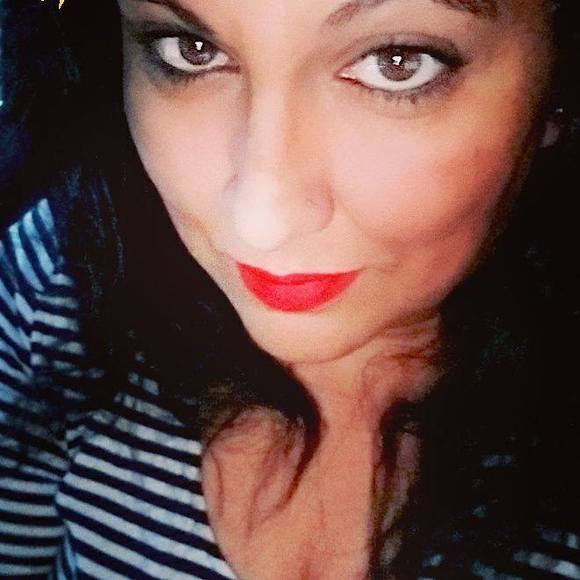 Meet your Posher, Sharon - Picture 1 of 1